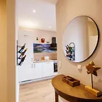 Zentrale Neu Renoviert 아파트 *