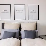 Zentrale Neu Renoviert 아파트 *
